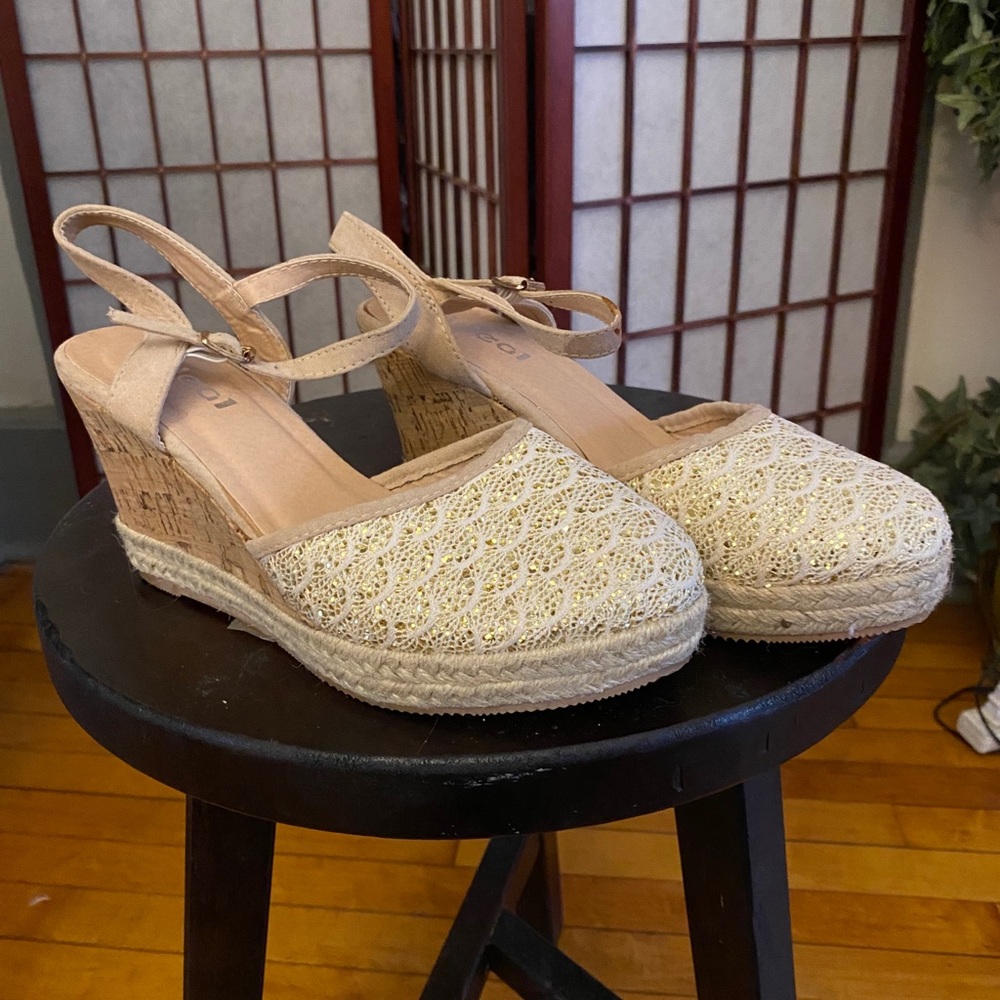 Closed toe 3 1/2” cork wedge sandal